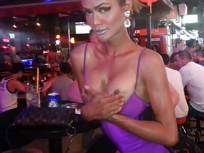 Prostituta de ébano com vídeo pornô de brasileirinha uma bunda linda é viciada em BWCs